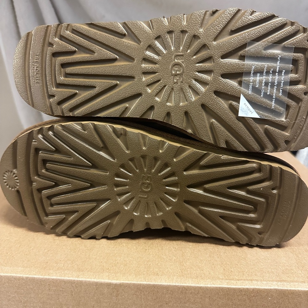 Ugg Bailey Button Triplett - Picture 6 of 13